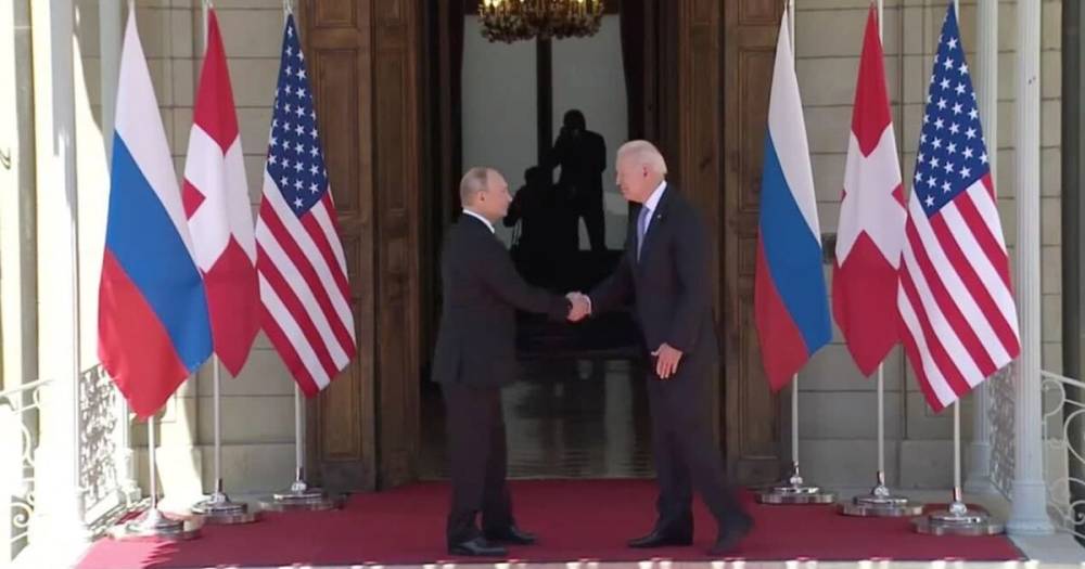 Встреча Байдена и Путина - видео рукопожатия президентов США и России