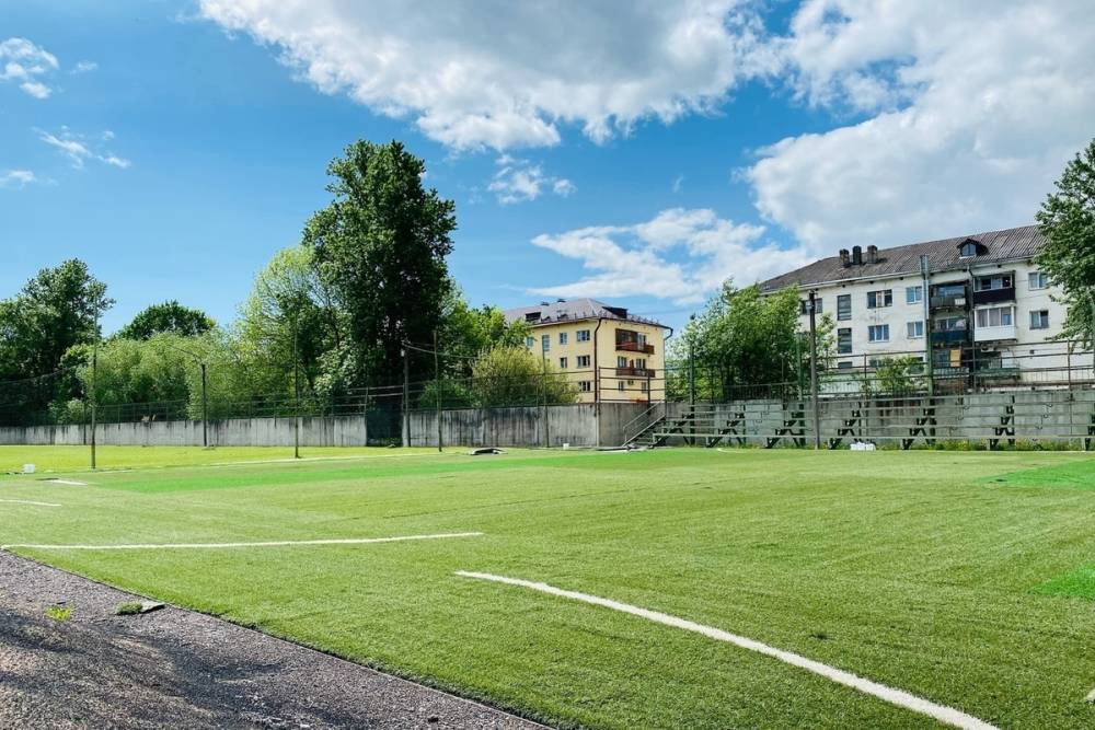 Обновленное футбольное поле на стадионе «Волна» открыли в Новгороде