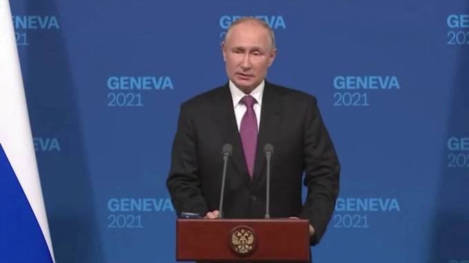 Путин о переговорах с Байденом: тема Украины затрагивалась