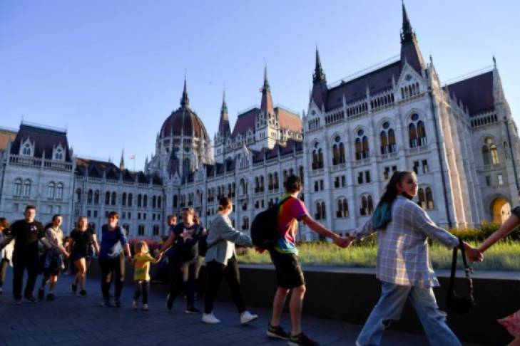 В Венгрии приняли скандальный закон о ЛГБТ