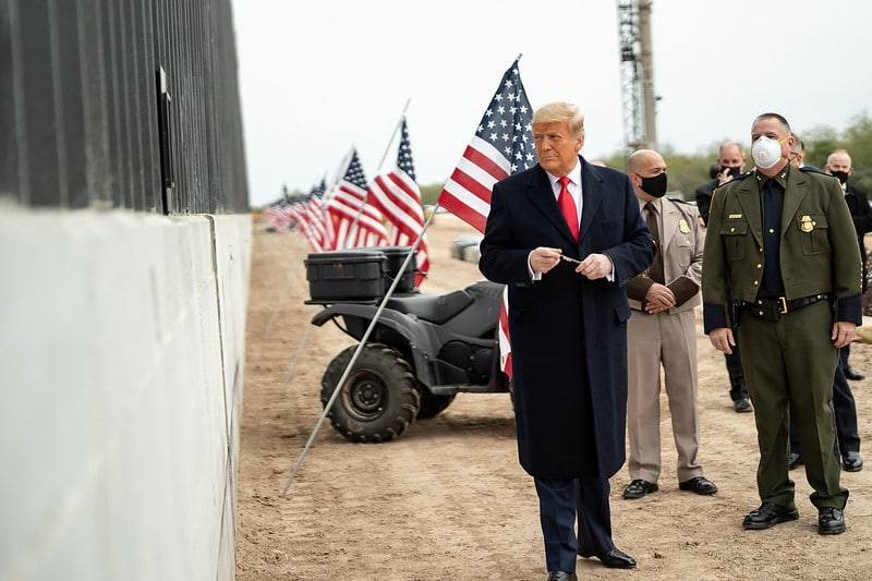 Трамп объявил, что посетит границу США и Мексики