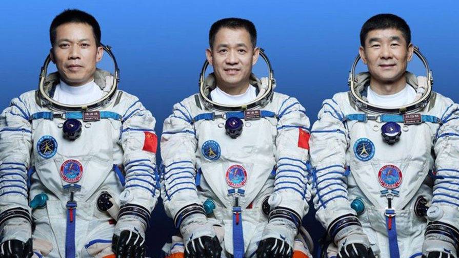 Китайский корабль с космонавтами успешно вышел на орбиту
