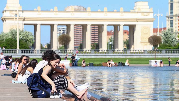 Синоптики сообщили о теплой и солнечной погоде в Москве 17 июня