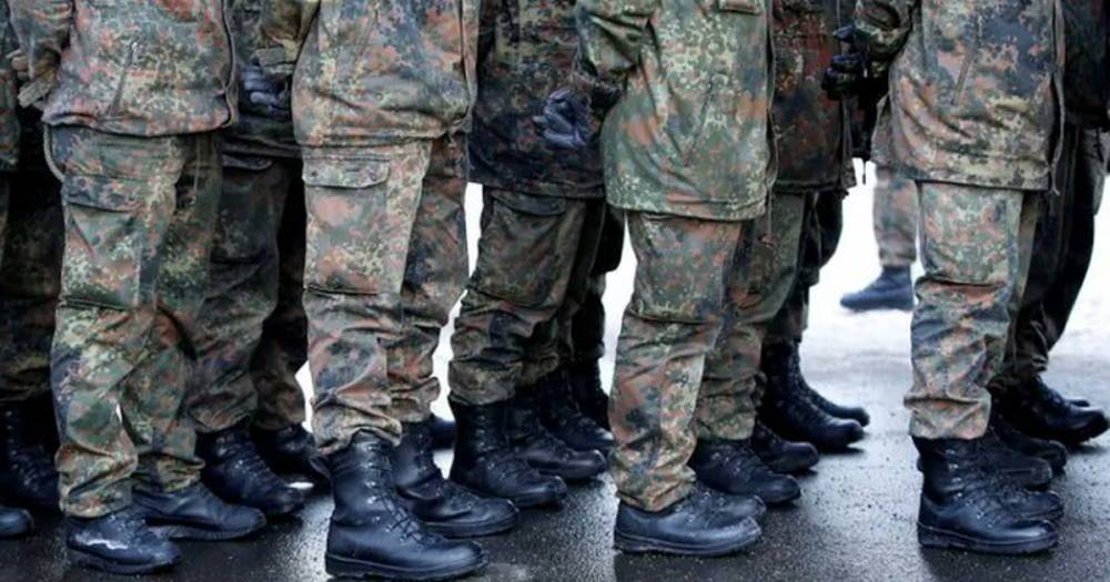 Взвод немецкой армии выводят из Литвы за секс-домогательства и песни в честь Гитлера
