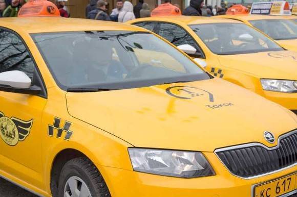 В Подмосковье непривившихся водителей такси отключат от заказов через агрегаторы после 15 июля
