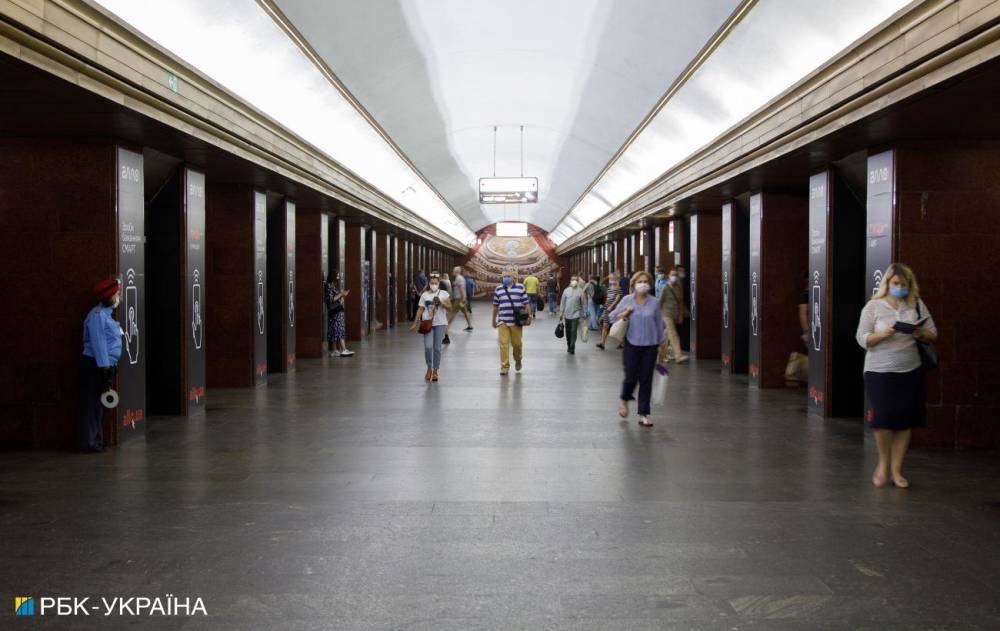 Взрывчатки на станции метро "Крещатик" в Киеве не нашли. Ищут теперь на "Золотых воротах"
