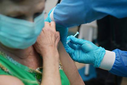 Кремль заявил об отсутствии планов на тотальную вакцинацию от коронавируса