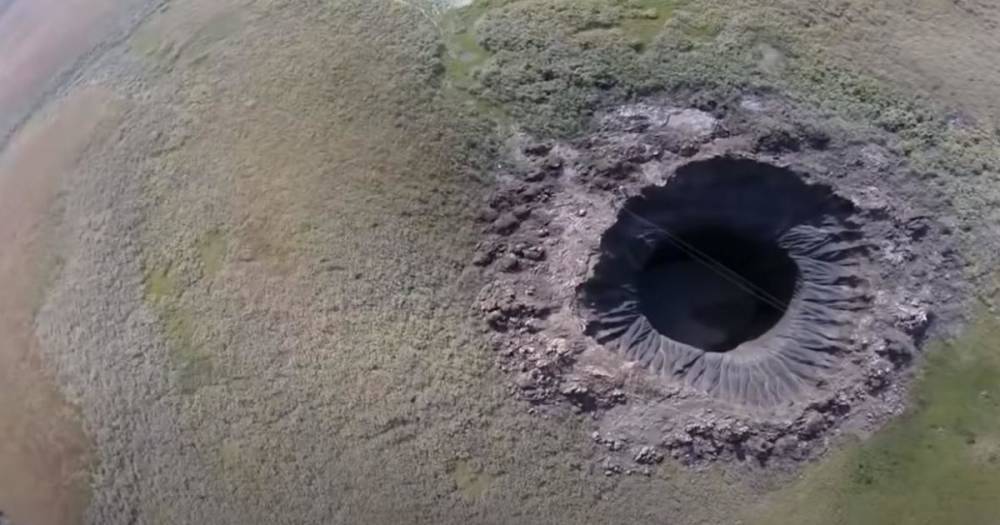 Взрывающаяся земля: почему на Ямале появляются гигантские кратеры