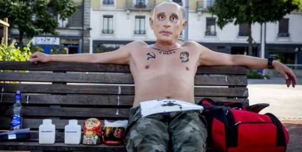 Полиция в Женеве изъяла у активистов банку с надписью “Новичок” для съемок фильма о Путине, – СМИ