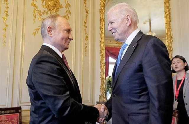 Байден и Путин взглянули друг другу в глаза, увидели пропасть и решили от нее отползти