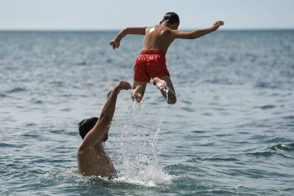 Синоптики назвали сроки открытия купального сезона на курортах Чёрного моря