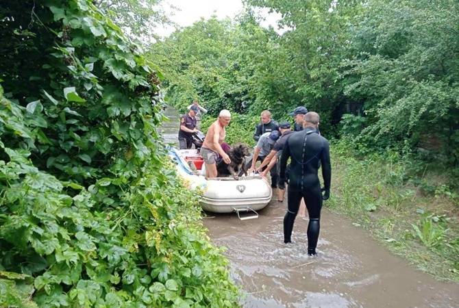 Под Мариуполем прорвало плотину и затопило два села