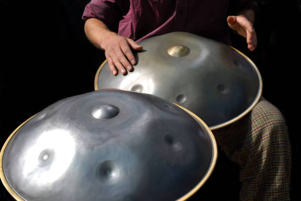 Сколько веков разделяют древний барабан и ханг?