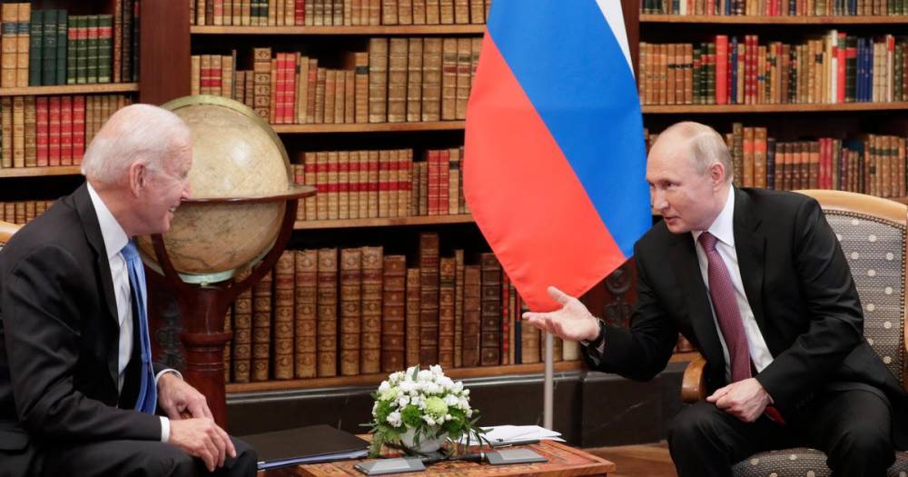 Белый дом отрицает, что Байден вел себя слишком дружелюбно с Путиным