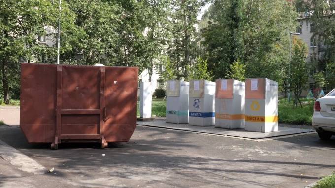 Власти Петербурга ввели штраф за нарушение правил парковки во дворах