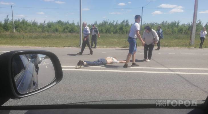 В Чебоксарском районе на трассе М7 иномарка сбила мужчину