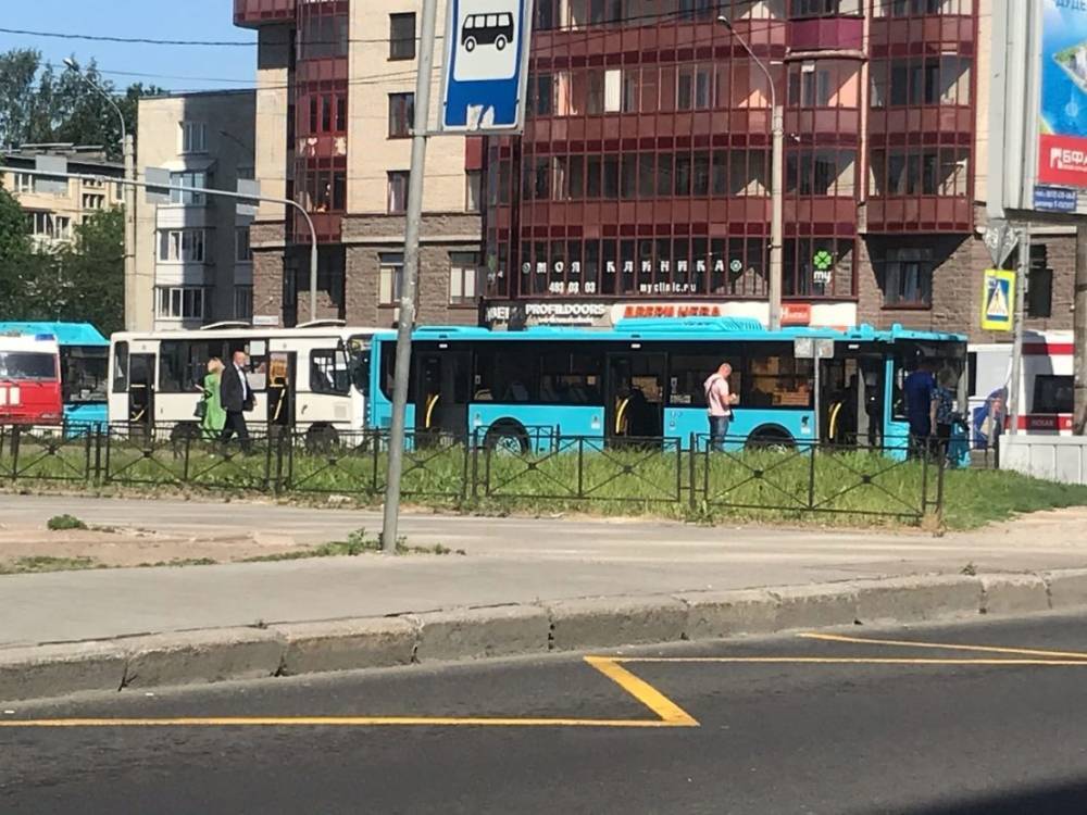 В ДТП с автобусами в Петербурге пострадали семь пассажиров