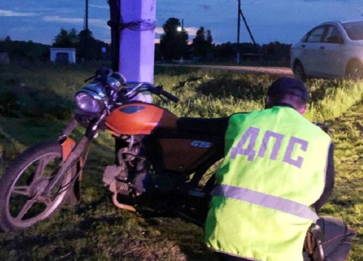 Подросток на мотоцикле в Красноярском крае сбил девочку и разбился насмерть