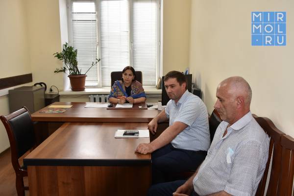 Работу летних пришкольных лагерей обсудили в администрации Акушинского района