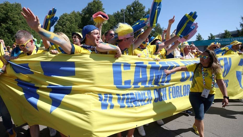 Шведские болельщики захватили Петербург перед матчем Евро