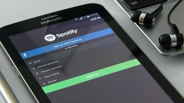 Spotify приобрел стартап Podz для обработки подкастов с помощью ИИ