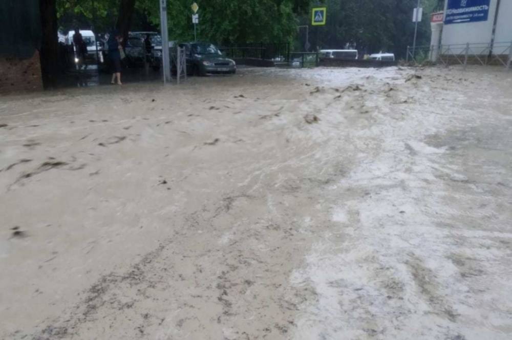В результате наводнения в Ялте погиб человек