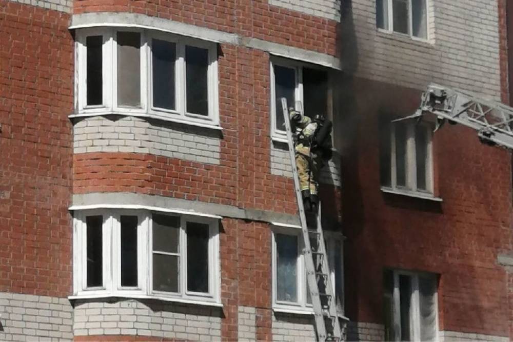 В пожаре на улице Рахманинова пострадал один человек
