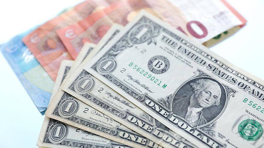 Эксперт назвал сроки восстановления спроса на наличную валюту у россиян