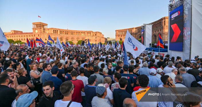 Митинг Кочаряна завершается шествием к Площади Свободы