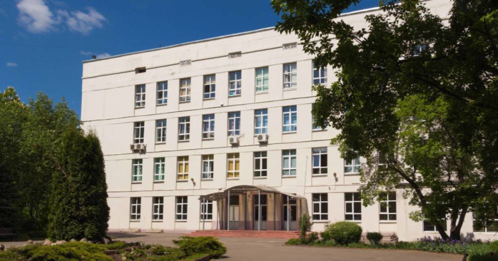 Учителя школы при МГУ уволили после сообщений о домогательствах