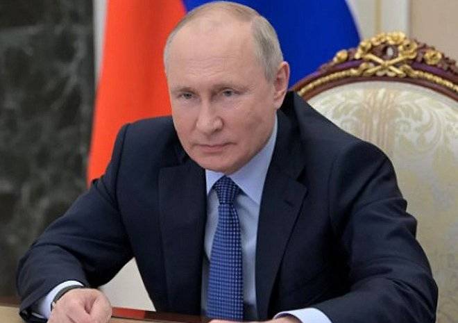 Путин наложил вето на закон о фейках в СМИ