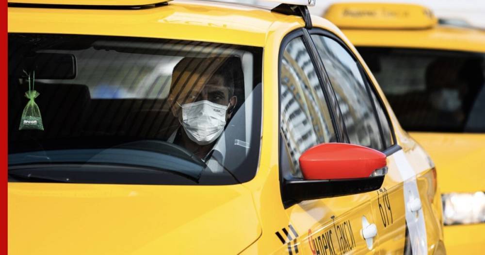 В Москве начались рейды по проверке масок у таксистов и пассажиров