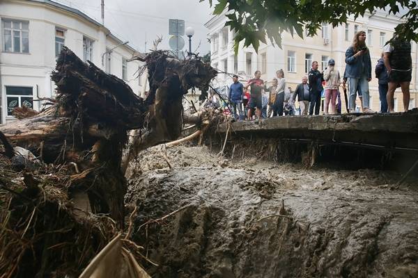Число пострадавших в результате разгула стихии в Ялте выросло до 11