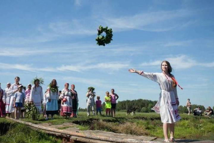 В Красном-на-Волге Костромской области молодежь решила возродить традицию празднования дня Семика