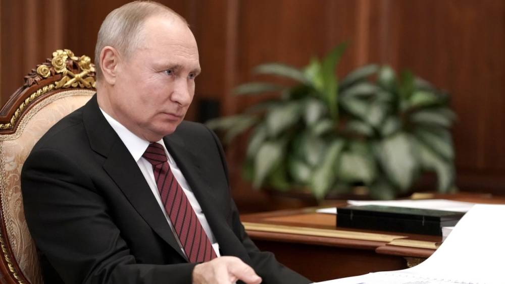 Путин поручил внедрить в России программу реабилитации после коронавируса