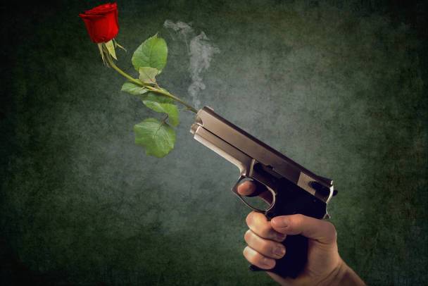 Житель Выборга выбросил пистолет с дамбы, чтобы не застрелить супругу при разводе