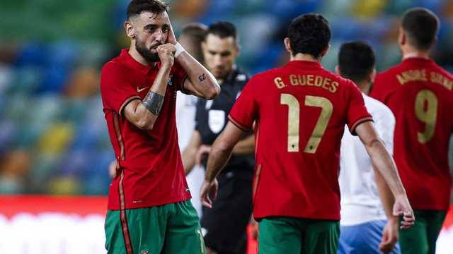Матч Евро-2020 был прерван из-за ЧП с капитаном сборной Венгрии