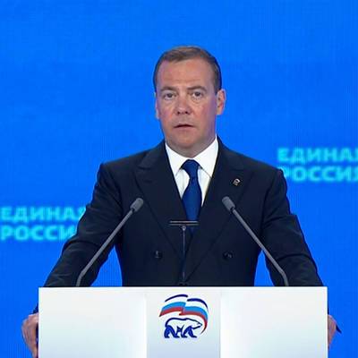 Медведев призвал участников съезда поддержать инициативу президента