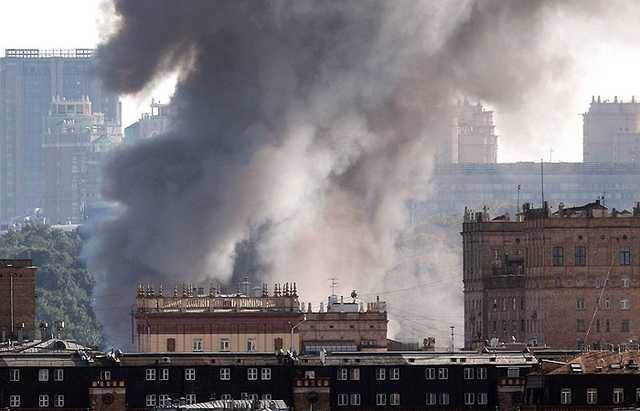 В Москве прогремела серия взрывов, начался пожар