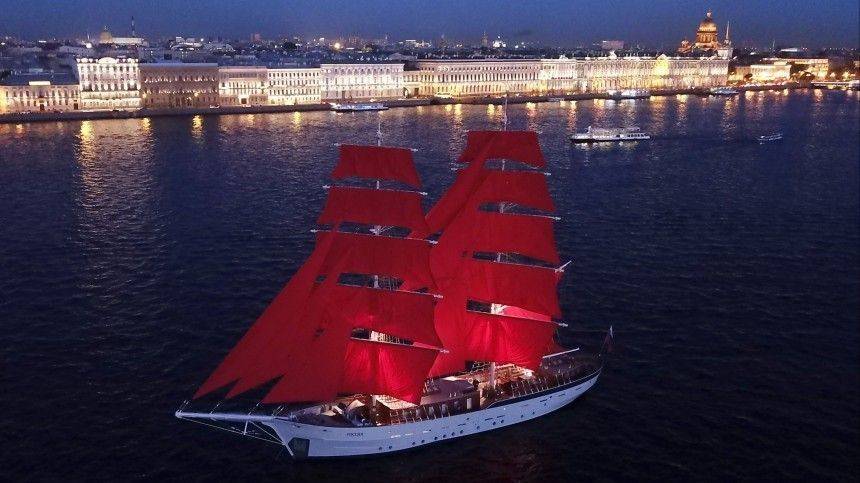 Главный символ «Алых парусов» двухмачтовый бриг «Россия» прибыл в Санкт-Петербург