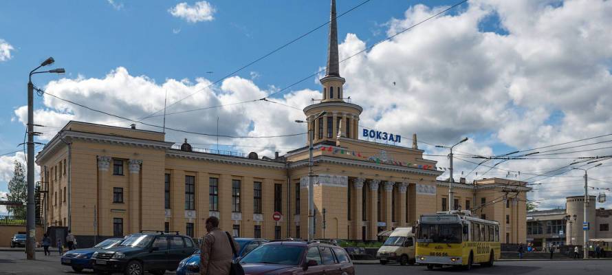 Блогер Варламов посоветовал мэру Петрозаводска не трогать зелёную зону ради парковки у ж/д вокзала