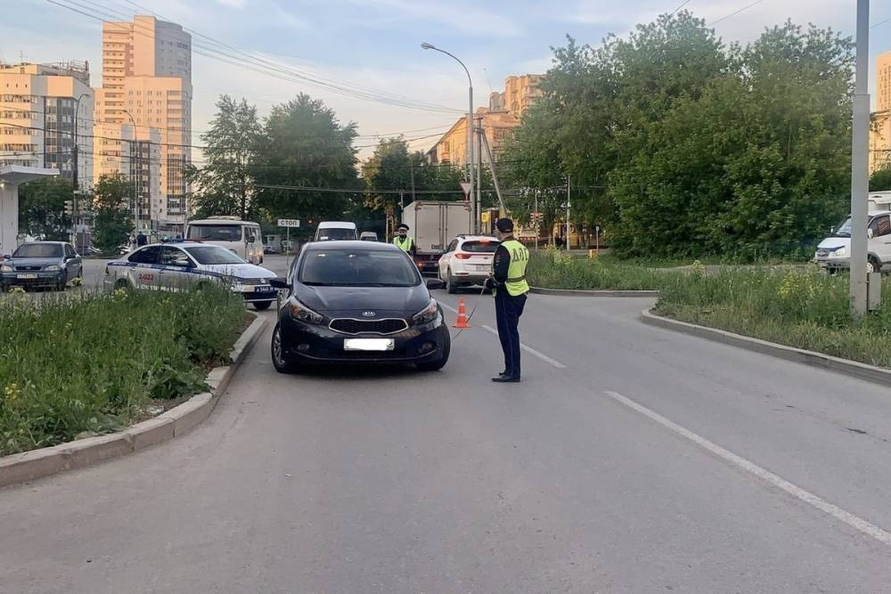 В Екатеринбурге автомобиль Kia Ceed сбил 8-летнего мальчика