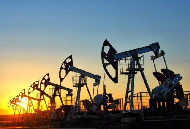 РФ сократила добычу нефти и конденсата в мае на 0,2% к апрелю, до 10,453 млн б/с - СМИ