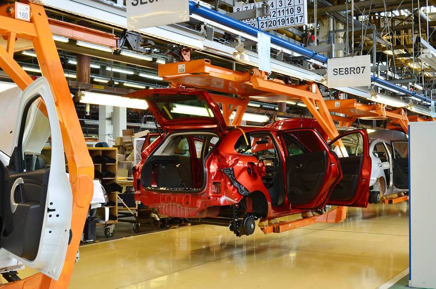 «АвтоВАЗ» временно остановит производство из-за нехватки комплектующих