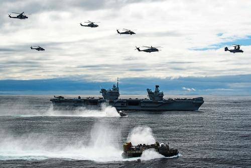 Daily Mail об учениях британского авианосца HMS Queen Elizabeth в Атлантике: «НАТО готово к борьбе с Россией»