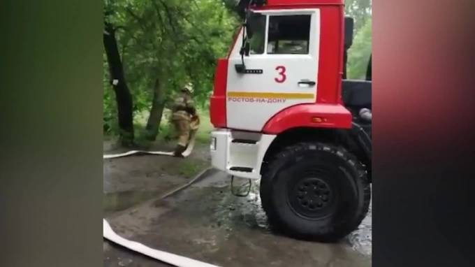 В Ростове-на-Дону затопило подъезд дома из-за непогоды