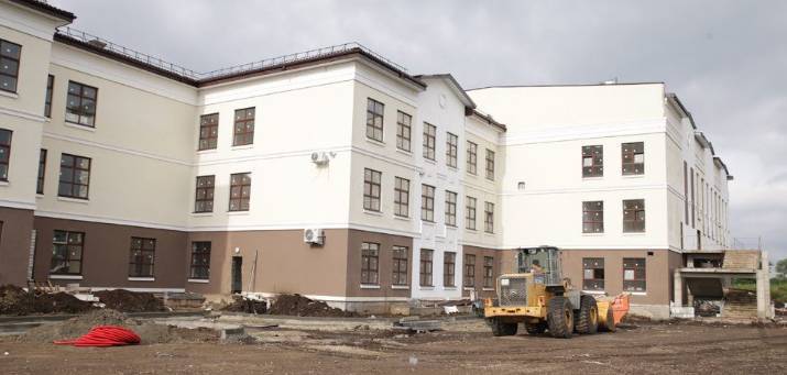 В Краснодаре первая школа для Новознаменского района построена на 80%