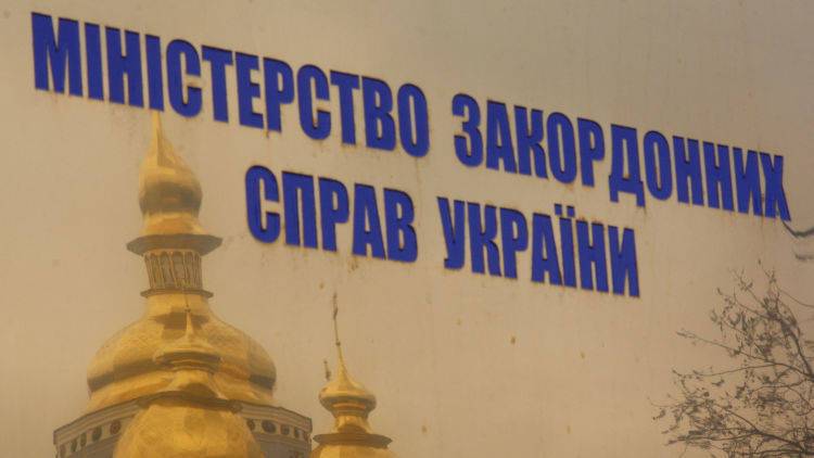 Украина угрожает санкциями Белоруссии из-за полетов в Крым