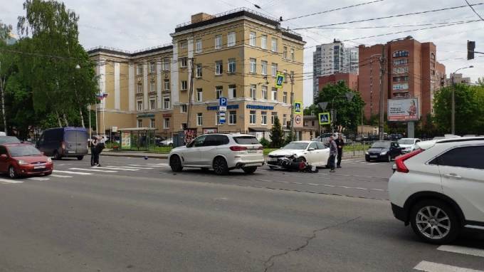 На перекрестке проспекта Энгельса и улицы Рашетова произошло ДТП с участием мотоцикла и иномарки