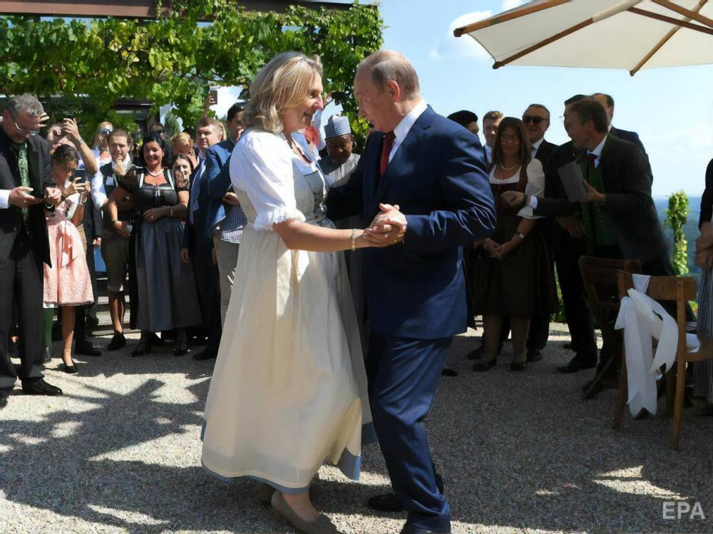Экс-глава МИД Австрии, на свадьбу которой приезжал Путин, вошла в совет директоров "Роснефти"